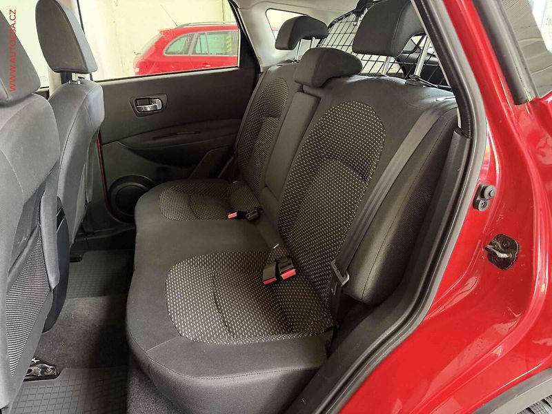 Nissan Qashqai (2008) 2.0dCi 4x4, TZ - fotka 10 z 17