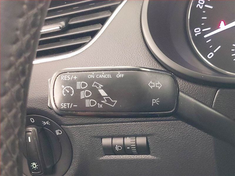 Škoda Octavia (2014) Elegance 1.4 TSI, Tempomat - fotka 16 z 19
