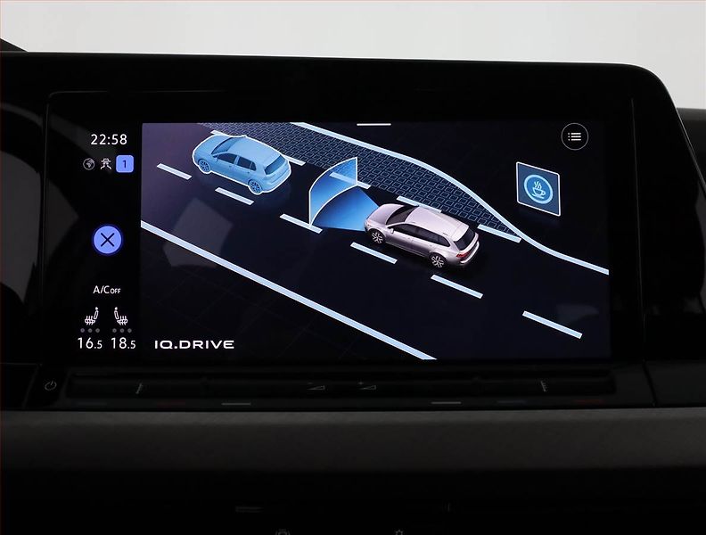 Volkswagen Golf (2023) 1.5 TSI, Tempomat - fotka 12 z 18
