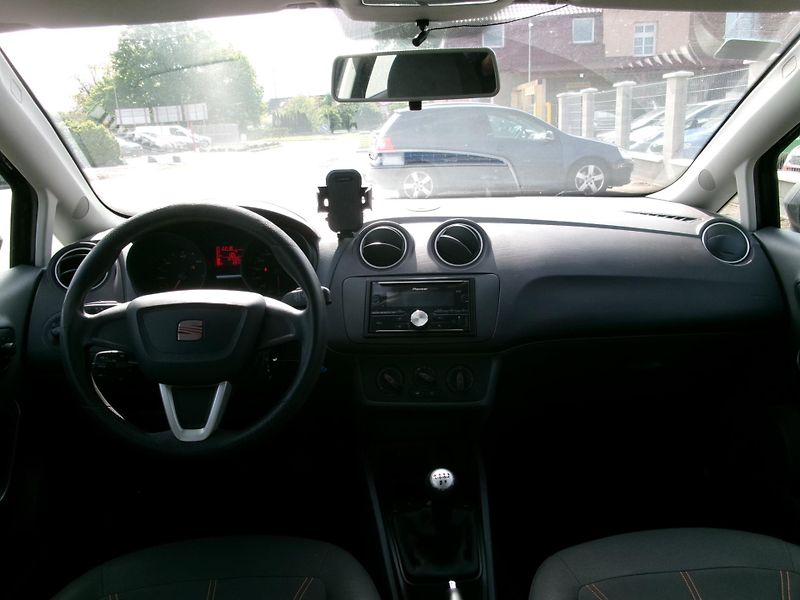 Seat Ibiza (2011) 1,6TDI KLIMA BT USB TEMP - fotka 14 z 29
