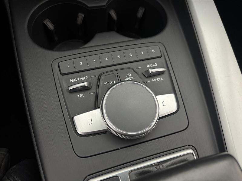 Audi A5 2,0 140kW AT 4X4 HUD DPH NAVI - fotka 33 z 56