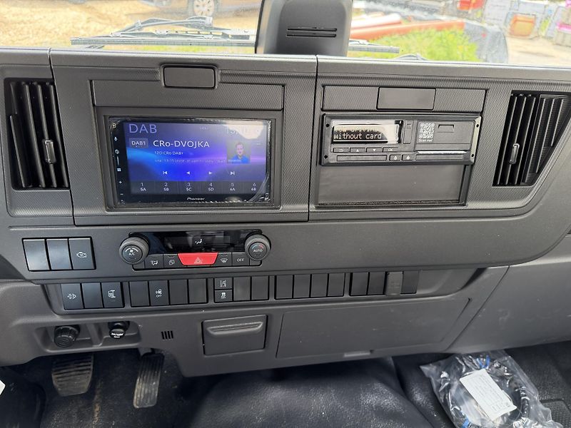 Isuzu F11 (2026) 5.2L, 240k, MT6, Hákový nosič - fotka 19 z 35