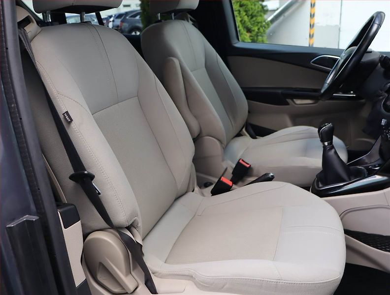 Ford B-MAX (2013) 1.6 TDCi, Navi, Tempomat - fotka 9 z 14