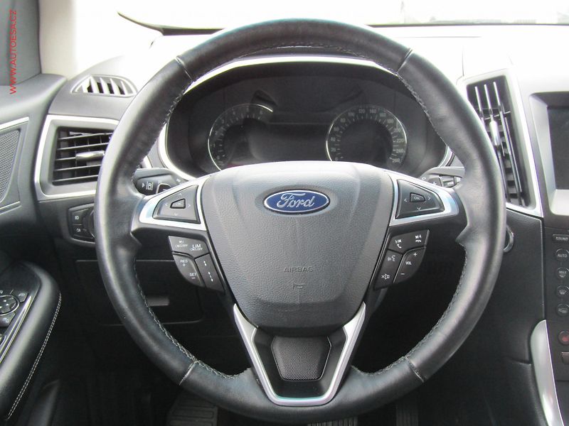 Ford Edge (2016) 2.0TDCi 4x4, Titanium, AT - fotka 10 z 22