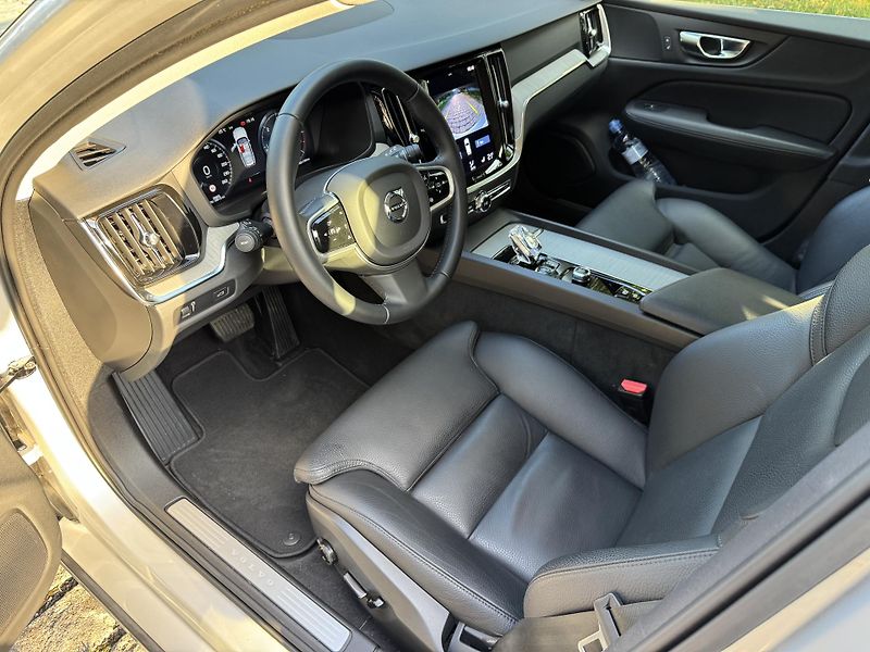 Volvo V60 (2022) B4 Mild Hybrid Inscription - fotka 11 z 20