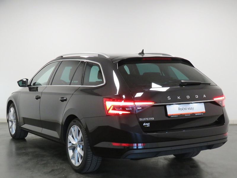 Škoda Superb - fotka 6 z 25