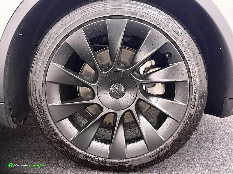 Tesla Model Y (2022) RWD, AMD Ryzen - fotka 7 z 9