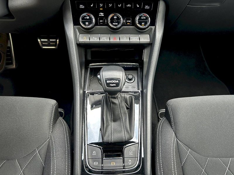 Škoda Karoq (2025) 2.0 TDI 110kW 4x4 DSG Sportlin - fotka 22 z 35