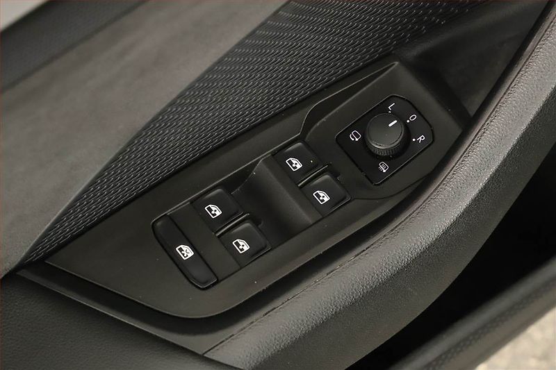 Škoda Octavia (2022) RS 2.0 TSI - fotka 12 z 19