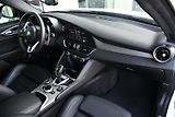 Alfa Romeo Giulia 2,0T 16V 206kW AT8-Q4 VELOCE - náhled 17