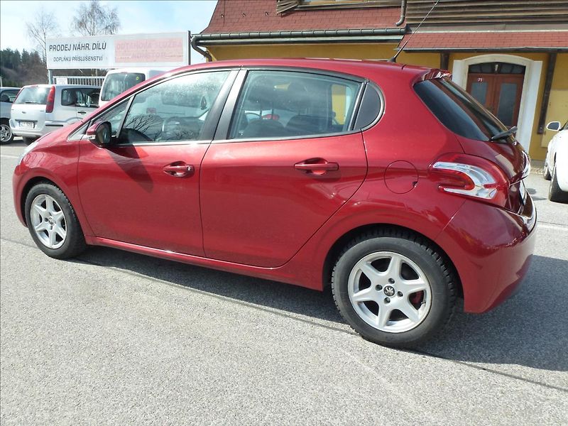 Peugeot 208 1,4 VTi Access 95k MAN5  Lucif - fotka 11 z 44