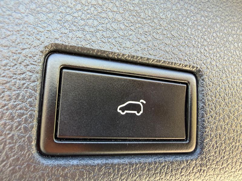 Volkswagen Sharan 2.0 TDI KAMERA TAŽNÉ ROZVODY - fotka 33 z 55