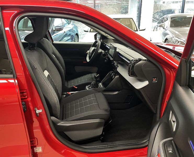 Citroën C3 (2026)  PLUS Turbo 100k Manual     - fotka 12 z 23