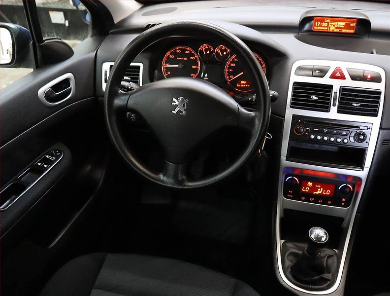 Peugeot 307 (2006) 1.6 16V, nová STK, Tažné - fotka 7 z 19