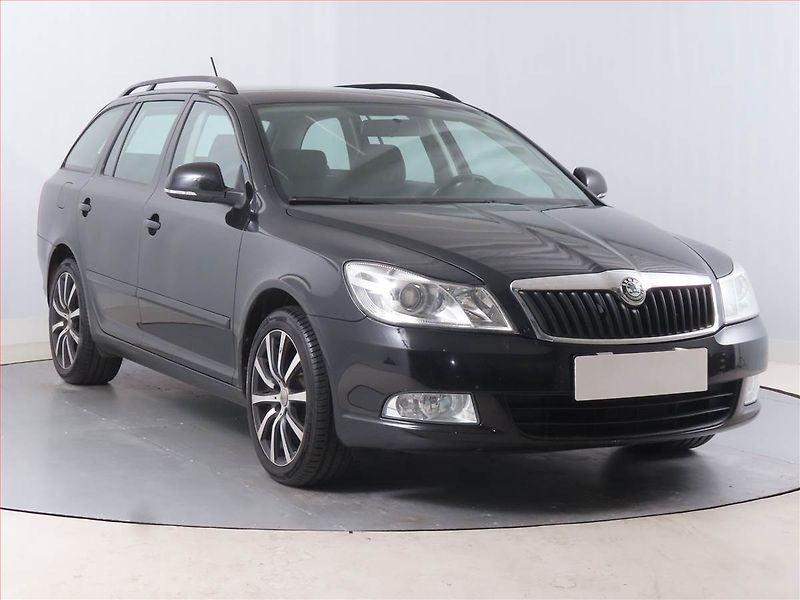 Škoda Octavia (2011) Ambition 1.6 TDI, Serv.kniha - fotka 1 z 12