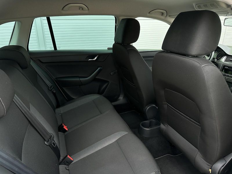 Škoda Rapid 1.2TSi Ambition PLUS 105PS Spa - fotka 27 z 30