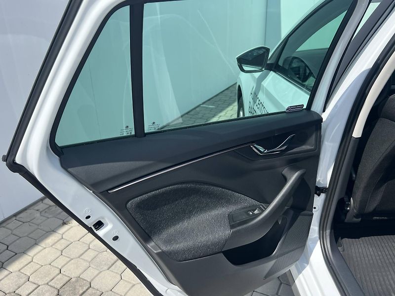 Škoda Kamiq (2026) Top Selection 7DSG 1,0TSI - fotka 18 z 22