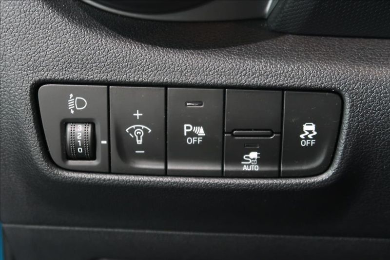 Hyundai Kona 0,0 POWER CZECH EDITION 150KW - fotka 13 z 22