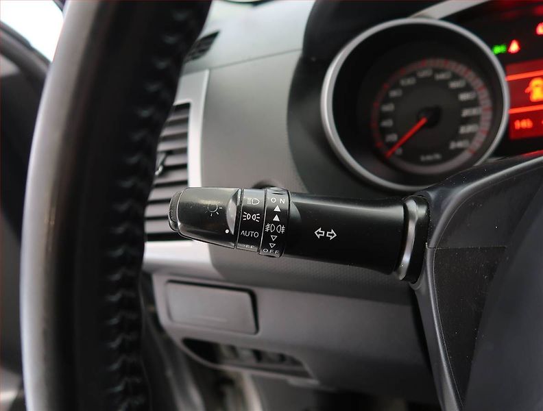 Mitsubishi Outlander (2009) 2.2 DI-D, 4X4, 7 míst, Navi - fotka 21 z 22