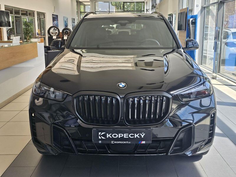 BMW X5 xDrive 30d - fotka 2 z 36