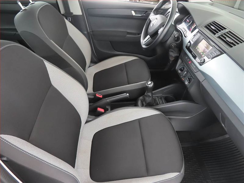 Škoda Fabia (2018) 1.4 TDI, Park. senzory - fotka 9 z 15