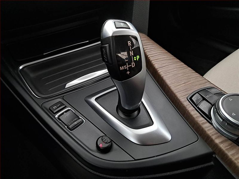 BMW Řada 3 (2015) Modern Line 320 d xDrive, 4X4 - fotka 16 z 20
