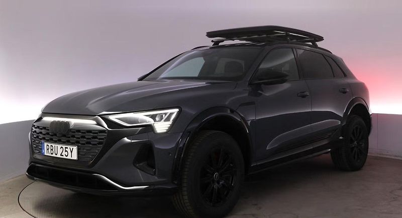 Audi Q8 e-tron 55 Q SoH 92% 360k HuD Pano. - fotka 1 z 25