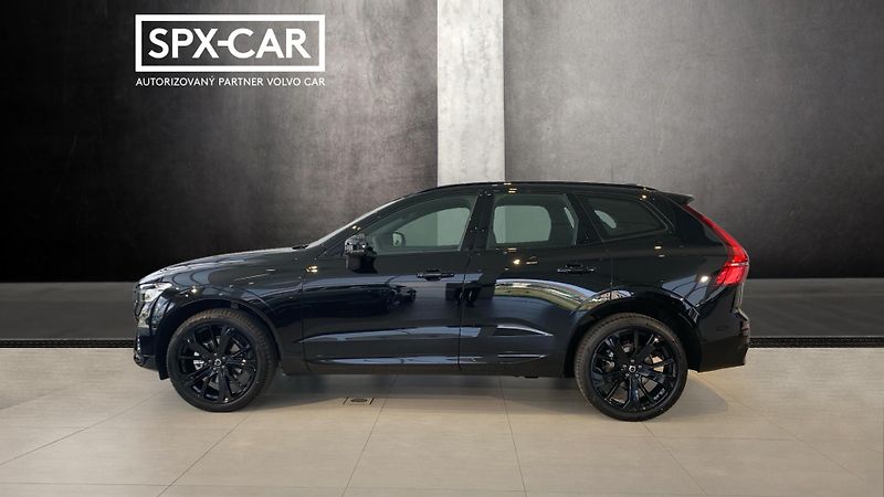 Volvo XC60 (2026) PLUS BLACK EDITION, B5 AWD, 18 - fotka 3 z 14