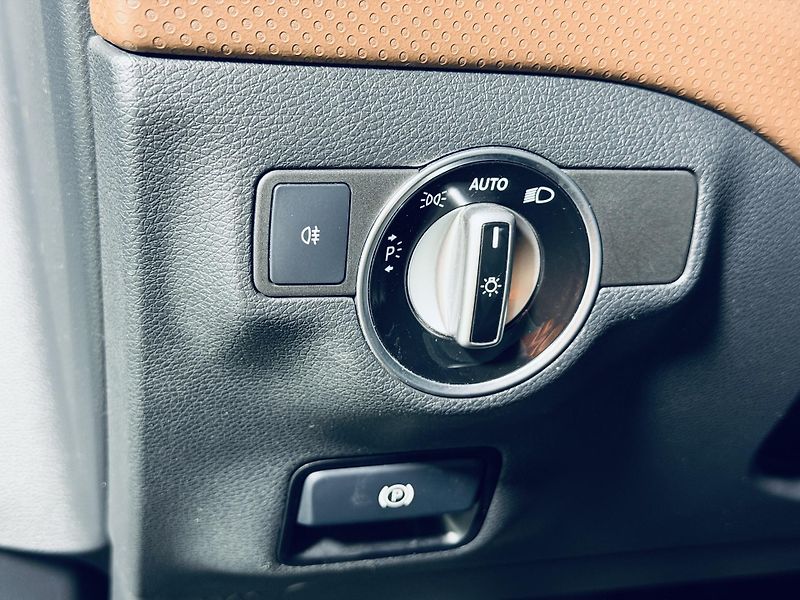 Mercedes-Benz Třídy A (2016) 180D*KAMERA*KEYLESS - fotka 21 z 39