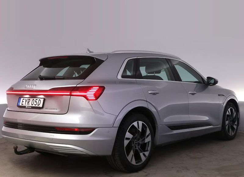 Audi e-tron 55 Quattro SoH 92% Tažné LED  - fotka 4 z 19