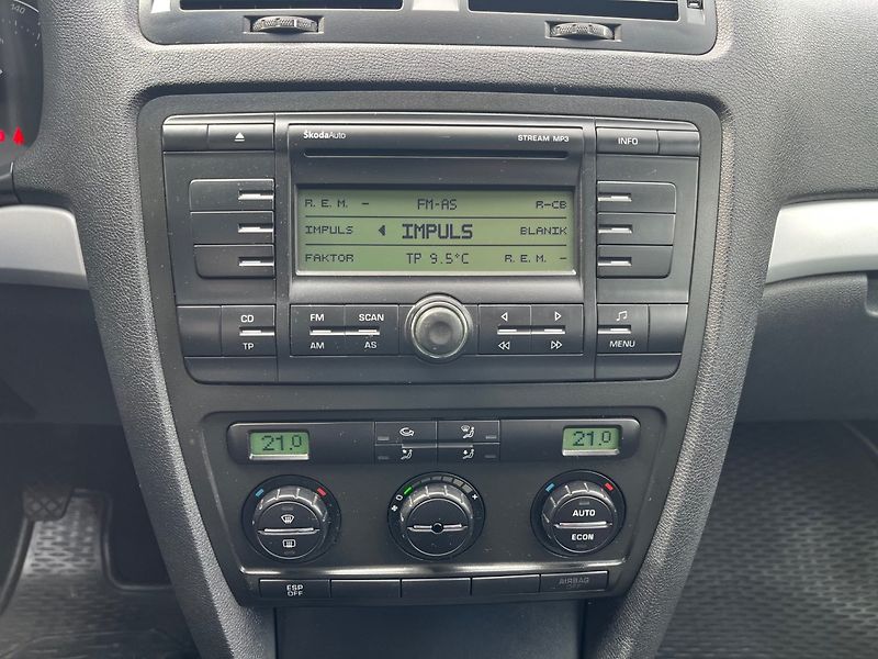 Škoda Octavia (2007) 1.9 TDI Bez DPF - fotka 11 z 21