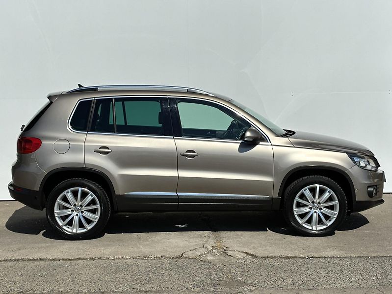Volkswagen Tiguan 2.0 TSI 132kW 4x4 Sport&Style - fotka 3 z 22