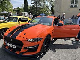 Americké bouráky ve Vizovicích. Druhý ročník srazu ukázal přes 60 aut