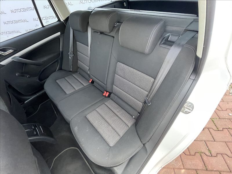 Škoda Octavia 1,8 TSi,118kW,RS paket - fotka 20 z 20