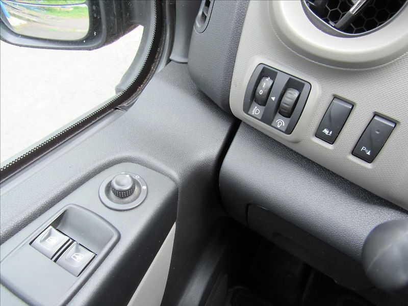 Renault Trafic 1,6 dCi 125 8 míst - fotka 23 z 27