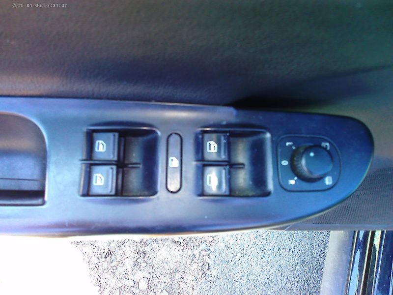 Volkswagen Passat 2.0TDi, 125kW, klima - fotka 13 z 29