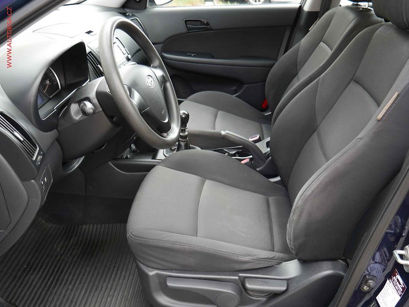 Hyundai i30 (2007) 1.4i, AC, STK5/28 - fotka 9 z 16