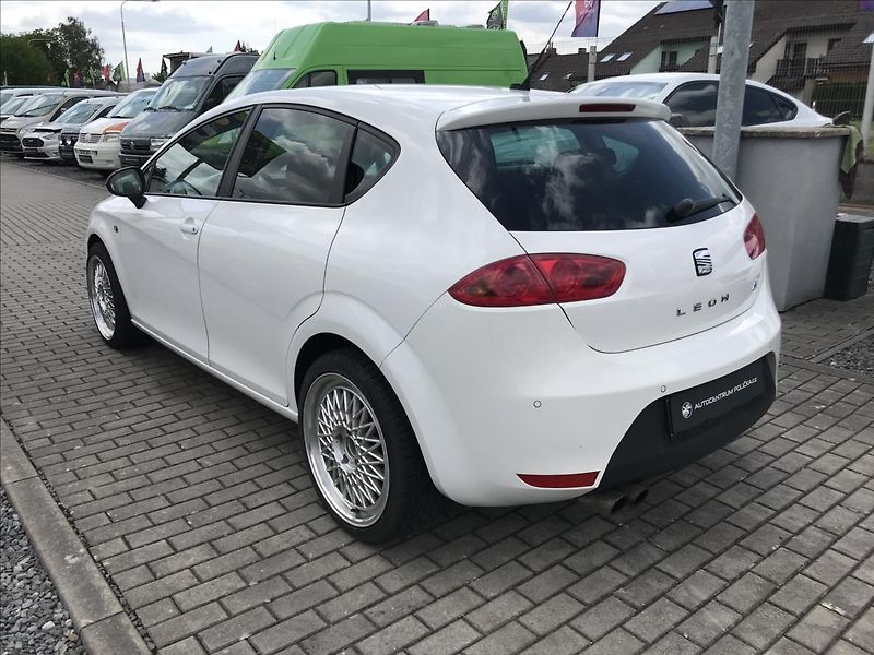 Seat Leon 2,0 FR  (Formula Racing) - fotka 4 z 16
