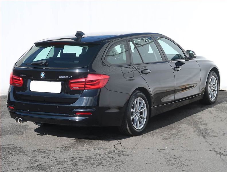 BMW Řada 3 (2017) 320 d xDrive, 4X4, Automat - fotka 5 z 20