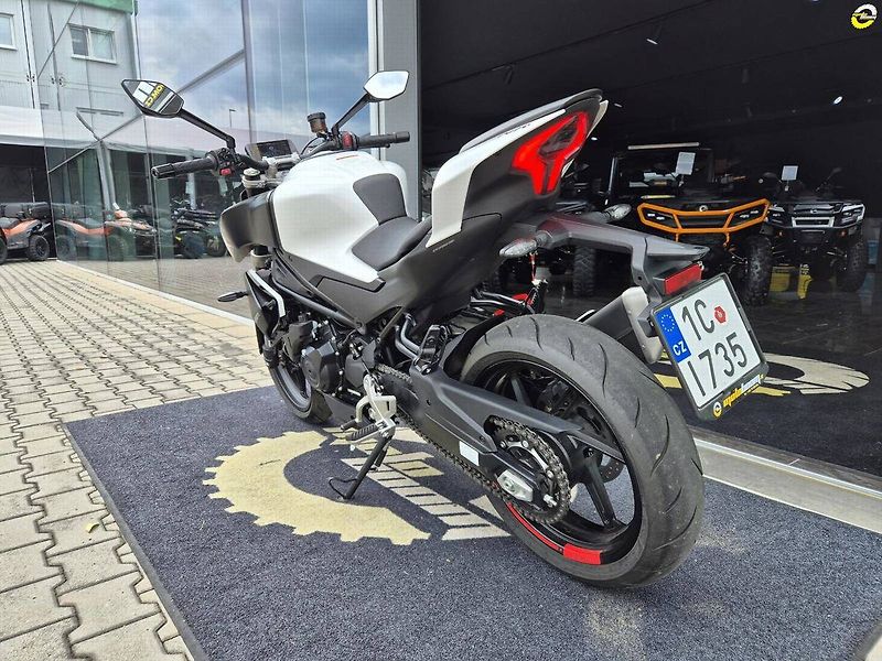CFMOTO 450 NK (2026) 2026) – 1.majitelka, ZÁRUKA 20 - fotka 6 z 20
