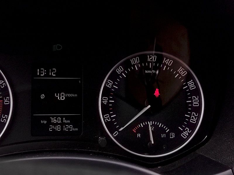 Škoda Octavia (2013) Combi Ambiente 1,6 Tdi 77 Kw - fotka 9 z 28