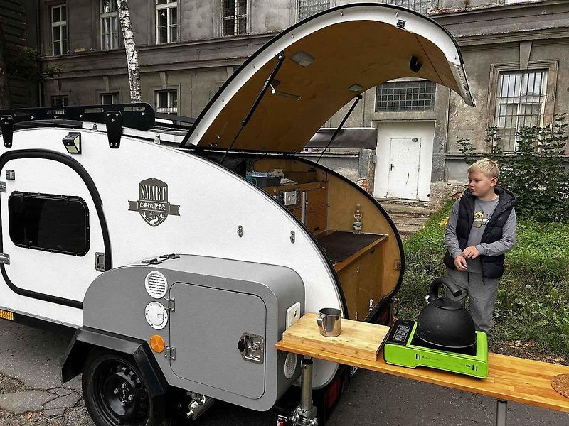 DIY karavan festival na Žižkárně v Českých Budějovicích. Dodávka Stanislava Vlažného.
