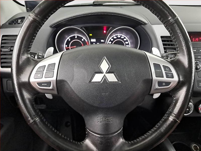 Mitsubishi Outlander (2011) 2.2 DI-D, 4X4, Automat - fotka 20 z 22