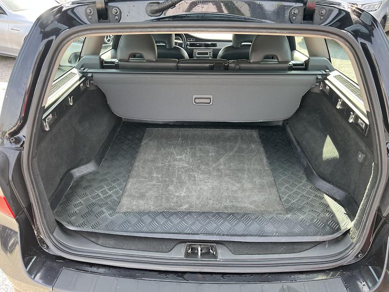 Volvo V70 (2009) 2.4D5 151KW REZERVACE! - fotka 14 z 21