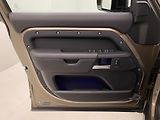 Land Rover Defender D300 X-DYNAMIC HSE AWD AUT CZ - náhled 7