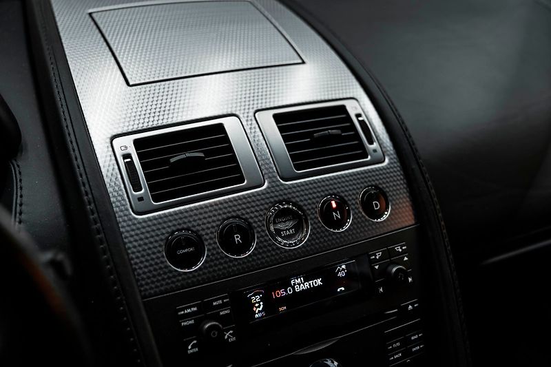 Aston Martin V8 Vantage N400 142/240 - fotka 9 z 23