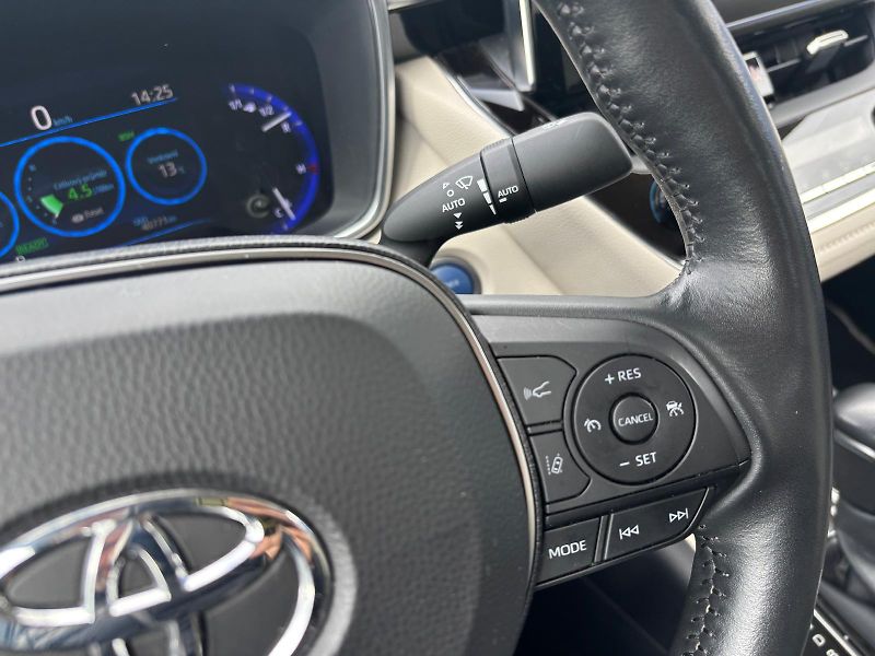 Toyota Corolla 1.8 HSD e-CVT Executive VIP - fotka 17 z 28
