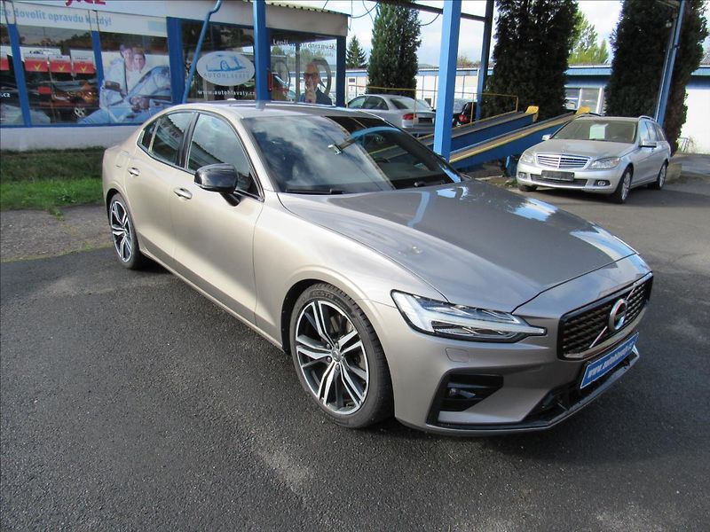 Volvo S60 2,0 B5 184kW AWD R-Design - fotka 3 z 34