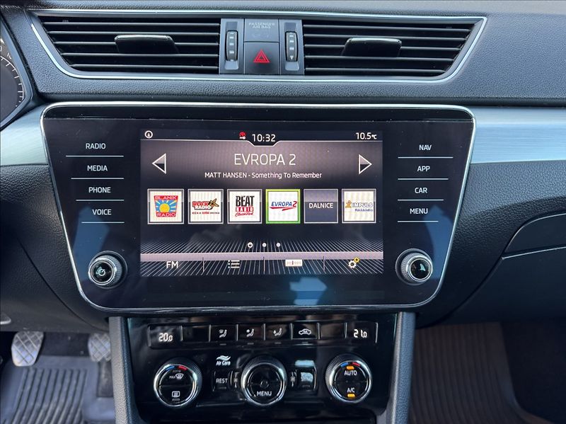 Škoda Superb 2,0 TDI 140kW ACC - fotka 33 z 50