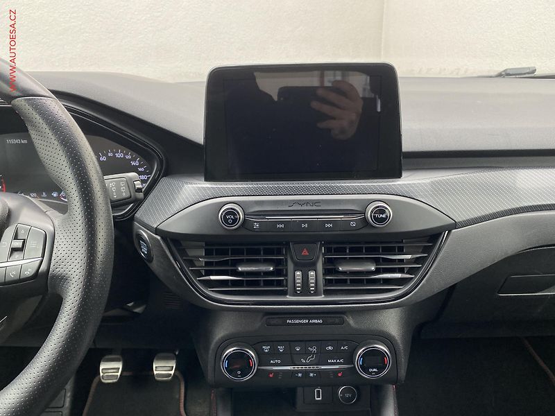 Ford Focus (2019) 1.0 EB, ST-Line, LED, navi - fotka 12 z 19